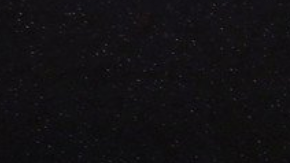 La claridad de las estrellas en el cielo vuelven sospechosas las imágenes.