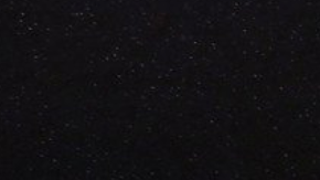 La claridad de las estrellas en el cielo vuelven sospechosas las imágenes.