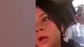 En el caso de esta chica, ésta niega que esté con dos hombres a la vez.