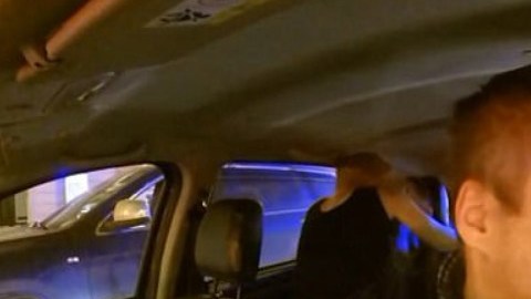 La escena sexual ocurrió mientras la pareja viajaba por la capital rusa.
