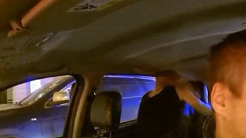 La escena sexual ocurrió mientras la pareja viajaba por la capital rusa.