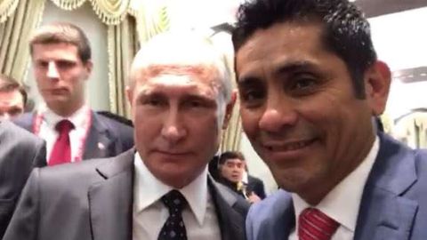 El presidente ruso Vladimir Putin y el portero Jorge Campos