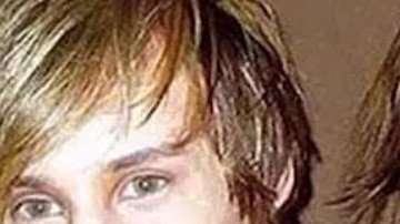 Estos gemelos aseguran ser iguales a Brad Pitt.