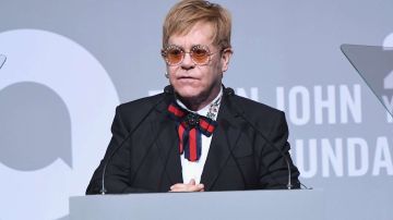 Elton John está de luto.