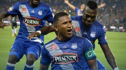 Emelec le pegó 4-2 a Delfín en la ida de la final del fútbol de Ecuador.