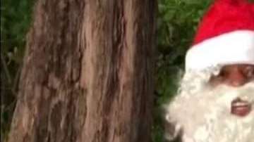El jugador francés Patrice Evra disfrazado de Santa Claus.