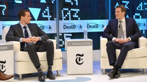 Los Winklevoss durante la conferencia DealBook de The New York Times. (Larry Busacca/Getty Images for The New York Times)