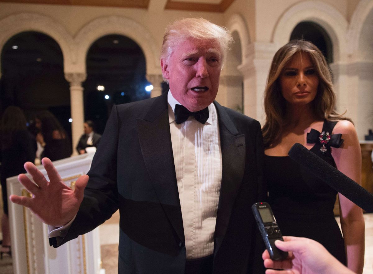 Trump dice en una cena en Mar-A-Lago que su ley de impuestos los "hizo más ricos a todos"