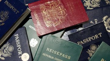 Los parámetros de los pasaportes son impuestos por la Organización de Aviación Civil Internacional (OACI).