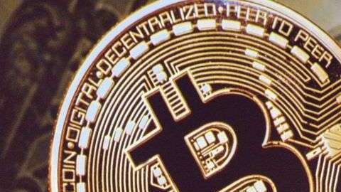 Los "mineros" de bitcoins prueban números al azar para descifrar los complejos algoritmos de las transacciones