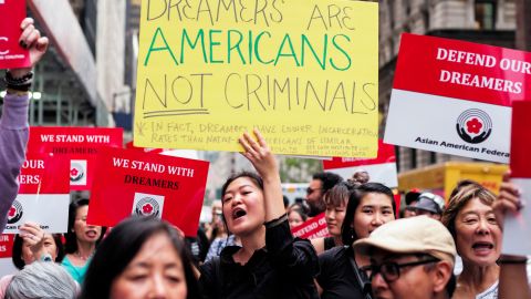 Activistas presionan para que se apruebe el "Dream Act".