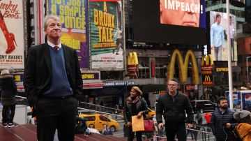 El 20 de noviembre, Steyer presentó la campaña en Times Square.