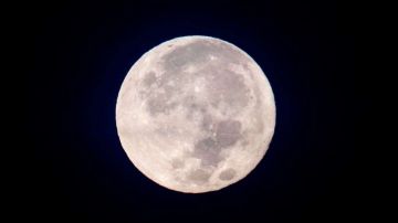 ¿Será posible sustituir la Luna con un reflector?