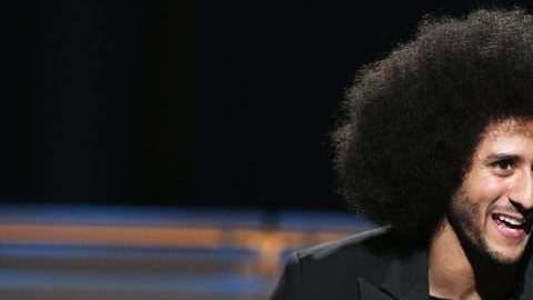 El exmariscal de campo Colin Kaepernick recibió de la revista Sports Illustrated el premioMuhammad Ali Legacy 2017en el Barclays Center de New York.  (Foto: Slaven Vlasic/Getty Images for Sports Illustrated)