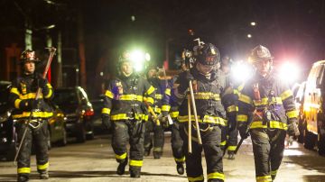 Más de 170 bomberos lucharon por controlar el fuego durante tres horas