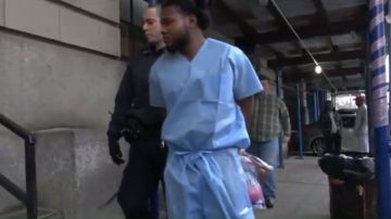 Adrian Harry entra al tribunal donde se le leyeron los cargos. Fotocaptura video