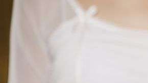 El hombre encantador casi nunca está solo.