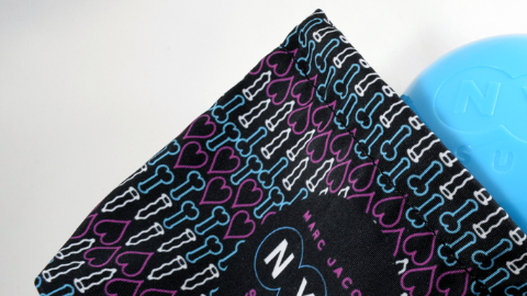 Las autoridades de Salud de Nueva York entregan de forma gratuita el estuche con condones #PlaySure.