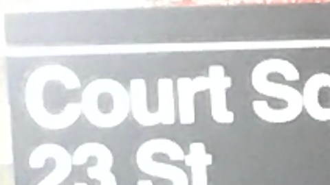 Usuarios del Subway en la noche