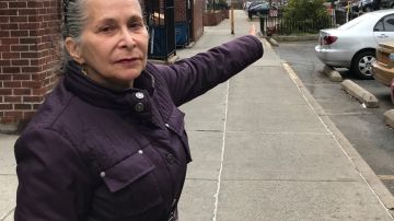 Judith Cohen asegura que sale mucho humo de la estación de transferencia de basura ubicada en su vecindario.
