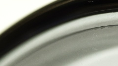 El peso y el salario se relacionan.