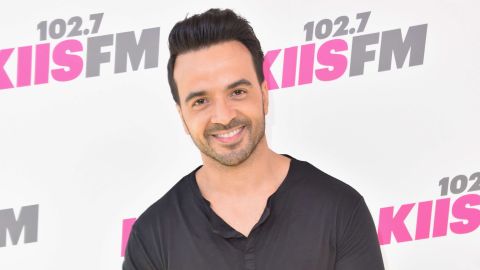 Luis Fonsi sigue pendiente de los necesitados.