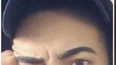 Melo fue acusado de agresión, acoso agravado, amenaza y poner en riesgo el bienestar de un menor, entre otros cargos.