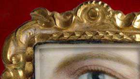 Broches, alfileres, anillos... toda clase de joyas con ojos de personas amadas.