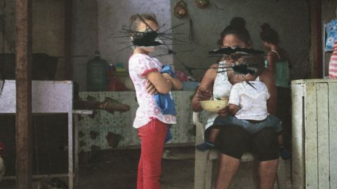 La mayoría de las mujeres no ocupa un rol central en las estructuras y se limita a desempeñar tareas periféricas, aunque vitales para estos grupos.