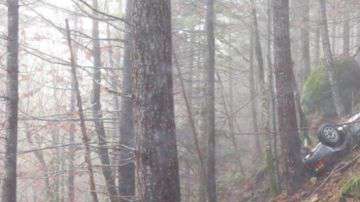 Imagen del Porsche encontrado en el bosque 30 años después de su desaparición.