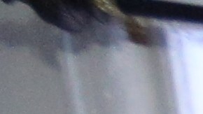 Rosa Alvarez con su marido, Odalis Alvarez en su cama de hospital, viven en el edificio sin calefaccion en el dia mas frio del año.