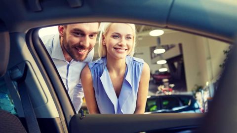 Piensa con la cabeza y no con la emoción cuando quieras comprar un auto.