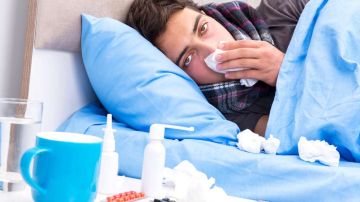 Los hombres no exageran los malestares que les genera una gripe.