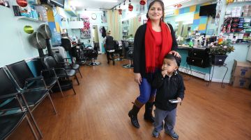 Rosa Aguilar con su hijo, Joseph.
Crece la comunidad hispana en Sleepy Hollow, NY.