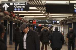 Electrocutado: pasajero murió al caer en rieles del Metro de Nueva York