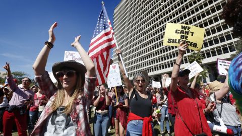 Miles participan en la Marcha de las Mujeres en Los Ángeles en enero de 2017. Aurelia Ventura/La Opinion