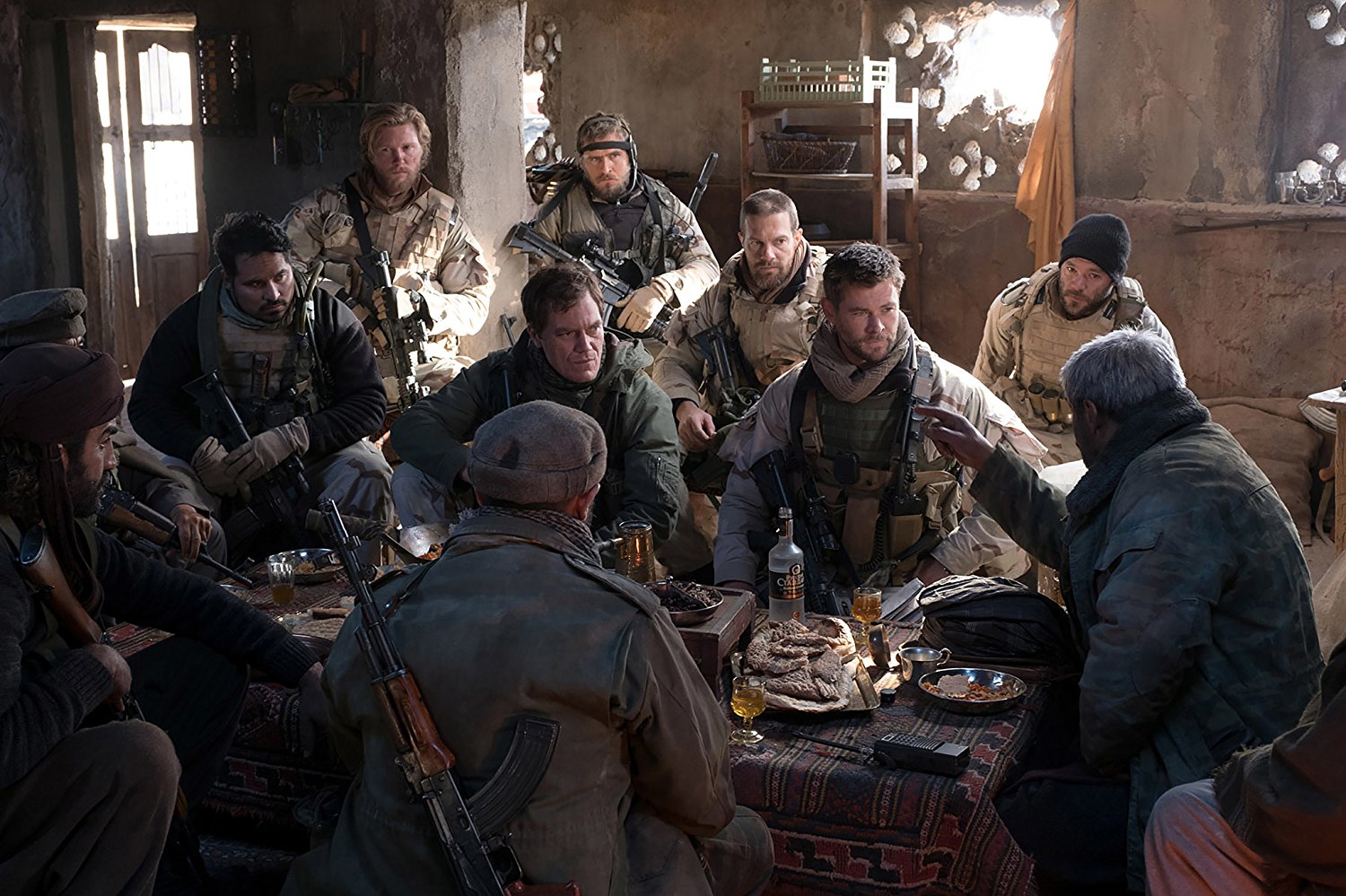 Una escena de 12 Strong.