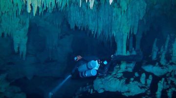 Exploradores revelan la mayor cueva inundada del mundo en el Caribe mexicano.