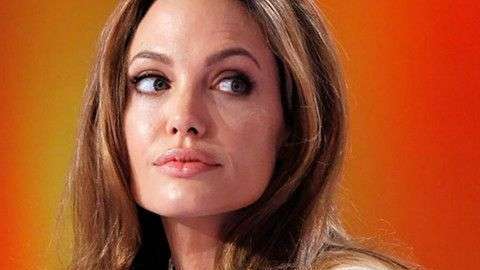 se sometió a una cirugía preventiva de doble mastectomía y extracción de ovarios y trompas de Falopio tras averiguar que tenía una mutación genética en los genes BRCA.