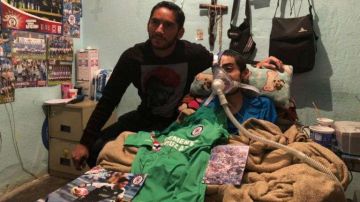 Jesús Corona visitó a Marco Antonio García, quien padece distrofia muscular de Duchenne