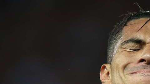 El delantero peruano Paolo Guerrero fue suspendido  por la FIFA. EFE