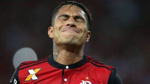 El delantero peruano Paolo Guerrero fue suspendido  por la FIFA. EFE