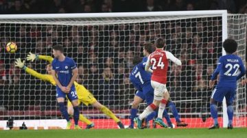Vibrante empate entre Arsenal y Chelsea en la Premier League inglesa. Foto: EFE/FACUNDO ARRIZABALAGA