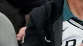 Manu Ginobili  de los San Antonio Spurs sonríe durante un partido de la NBA el pasado 5 de enero. (Foto: EFE/Darren William Abate)