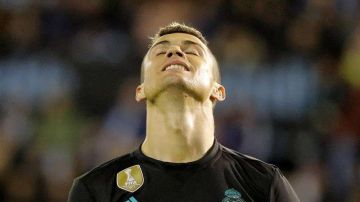 El delantero portugués del Real Madrid Cristiano Ronaldo en plena frustración ante el Celta de Vigo. (Foto: EFE/Lavandeira jr)