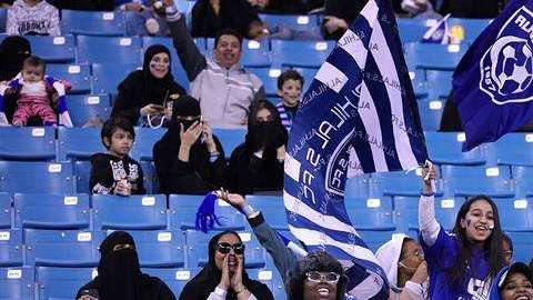 La fiesta de las mujeres saudís en el estadio. EFE