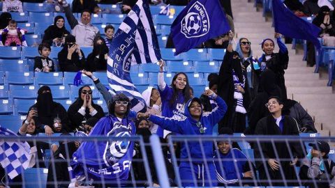 La fiesta de las mujeres saudís en el estadio. EFE