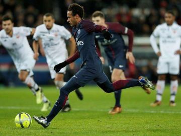 Cada vez toma más fuerza una posible salida de Neymar del París Saint-Germain