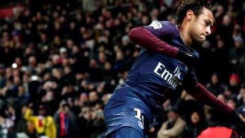 Neymar Jr del París Saint Germain celebra uno de sus goles ante el Dijon. (Foto: EFE/IAN LANGSDON)