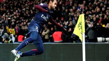 Neymar Jr del París Saint Germain celebra uno de sus goles ante el Dijon. (Foto: EFE/IAN LANGSDON)